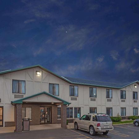 Delavan Inn And Suites Zewnętrze zdjęcie