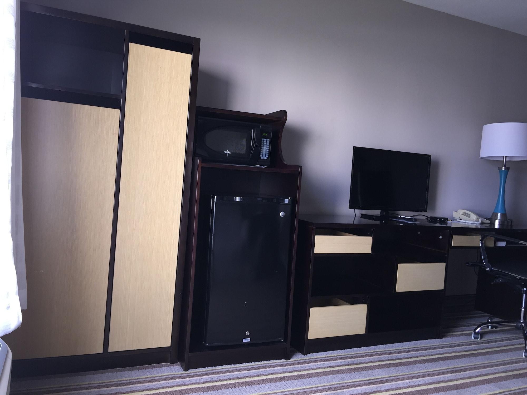 Delavan Inn And Suites Zewnętrze zdjęcie