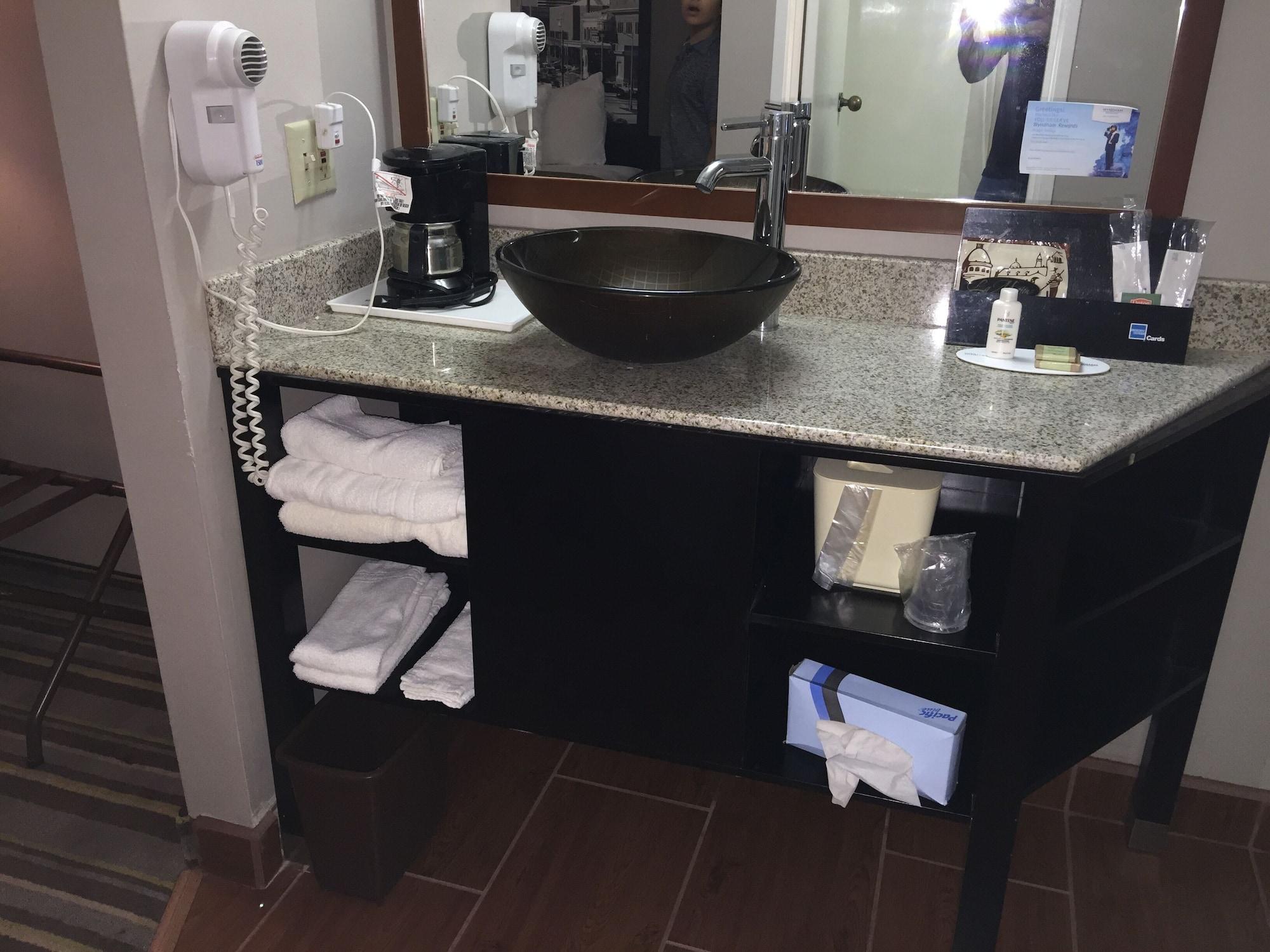 Delavan Inn And Suites Zewnętrze zdjęcie