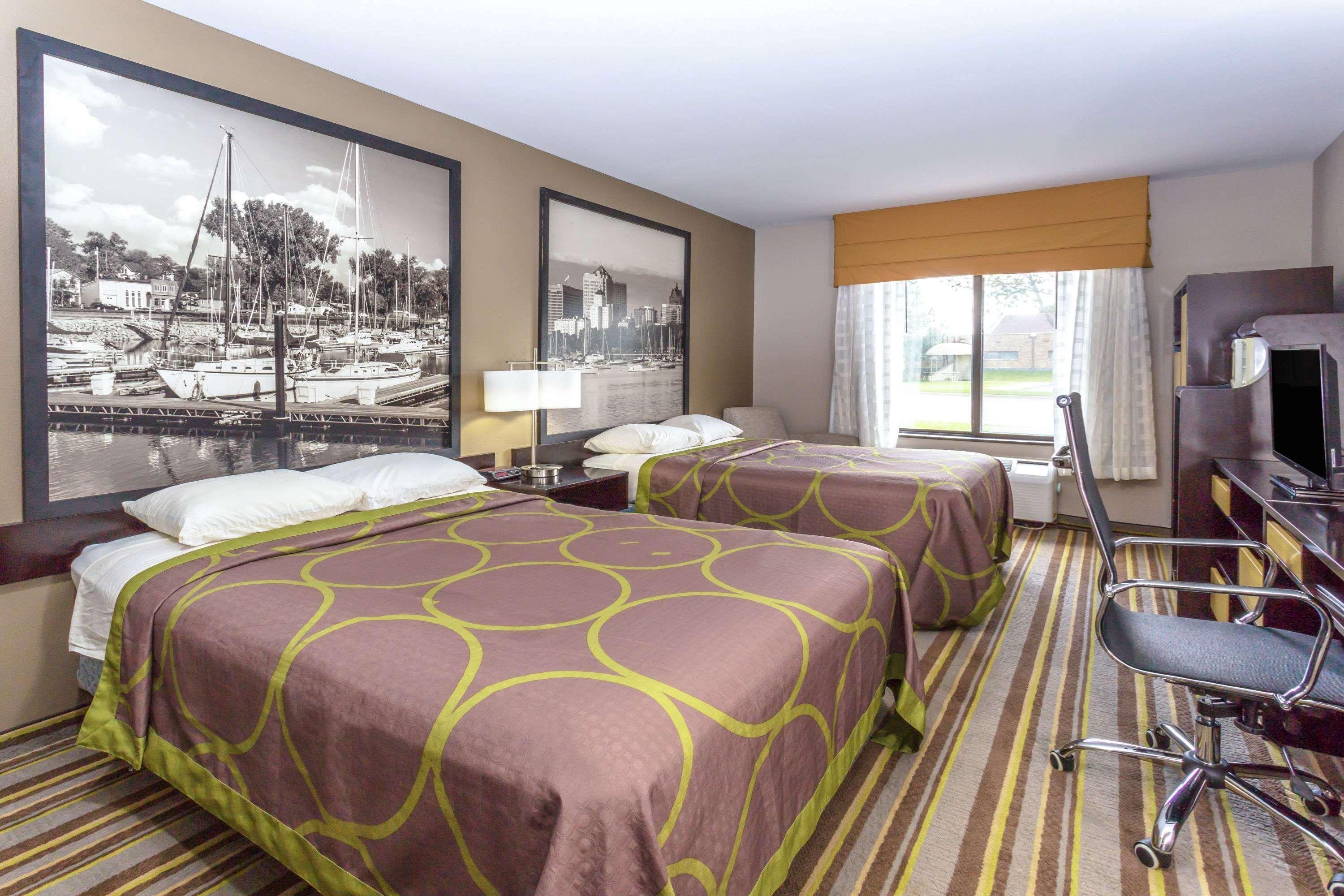 Delavan Inn And Suites Zewnętrze zdjęcie