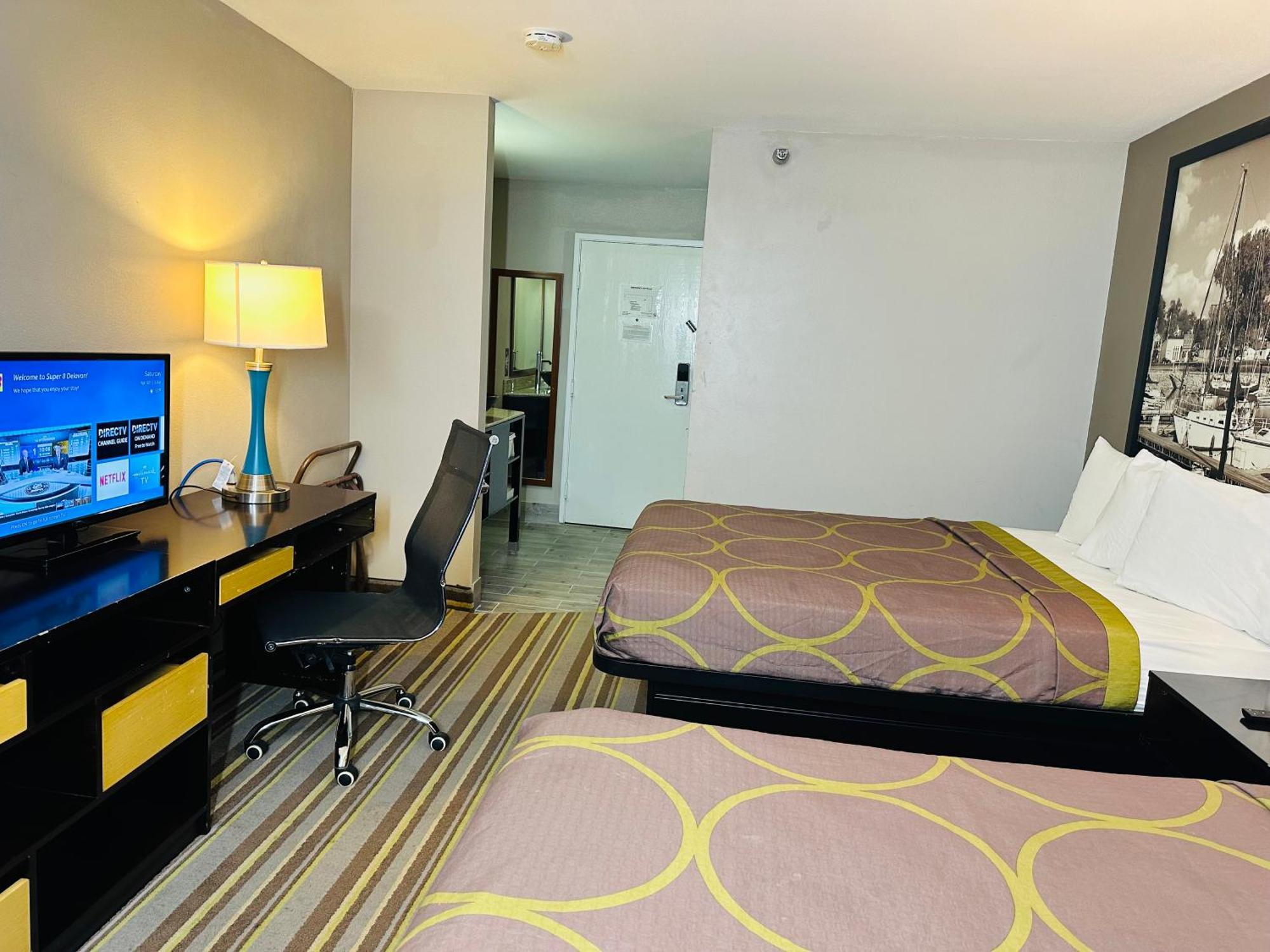 Delavan Inn And Suites Zewnętrze zdjęcie