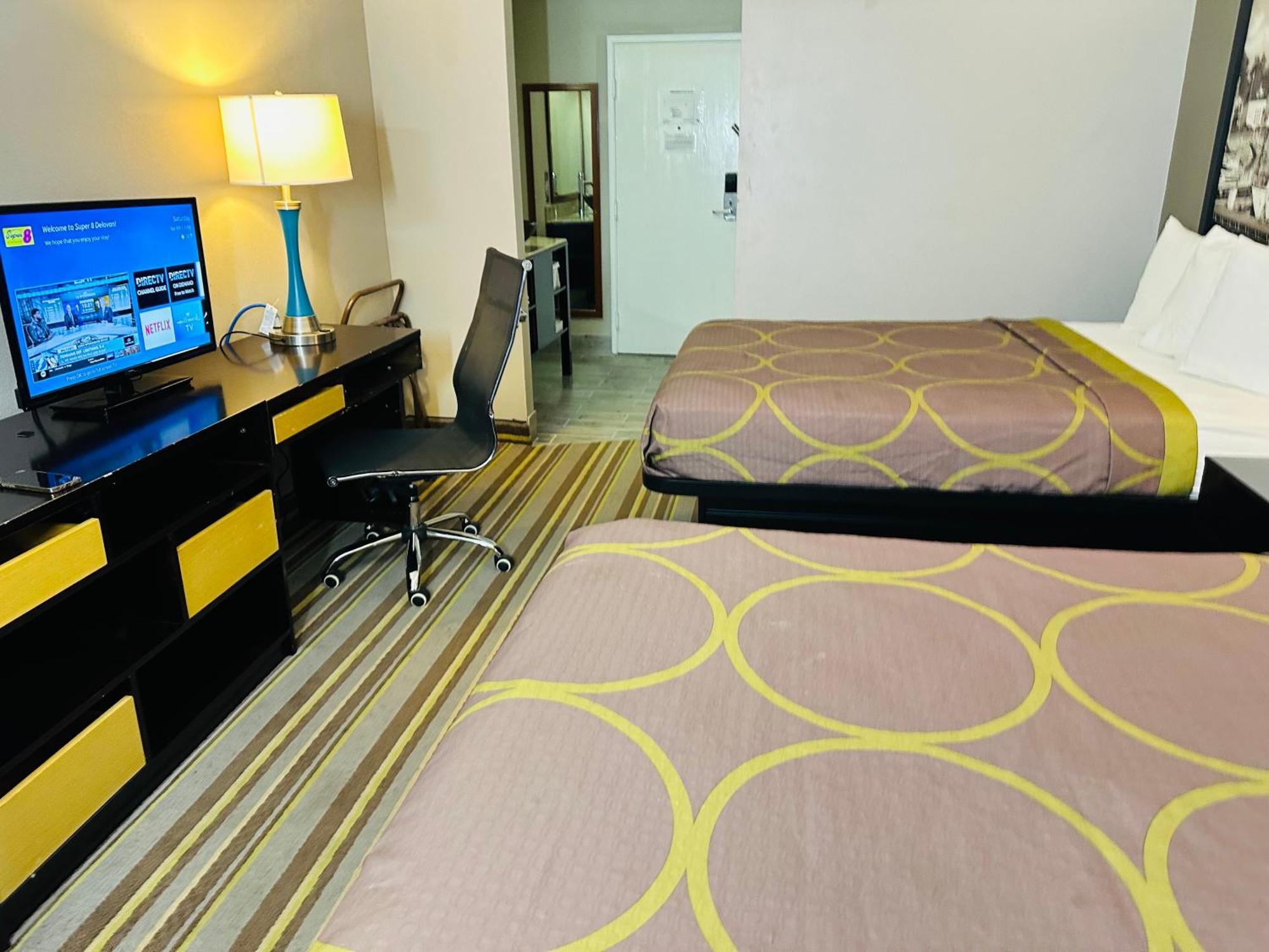 Delavan Inn And Suites Zewnętrze zdjęcie